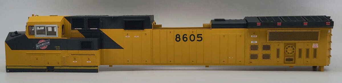 Lionel 39574-2 C&NW Dash 9-44CW Diesel Locomotive Shell #8605