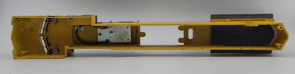Lionel 39574-2 C&NW Dash 9-44CW Diesel Locomotive Shell #8605
