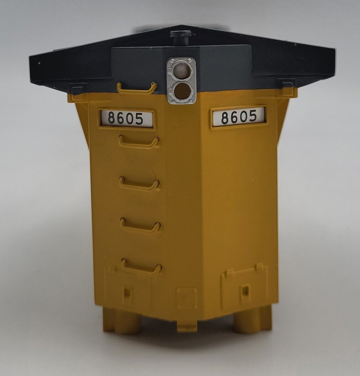 Lionel 39574-2 C&NW Dash 9-44CW Diesel Locomotive Shell #8605