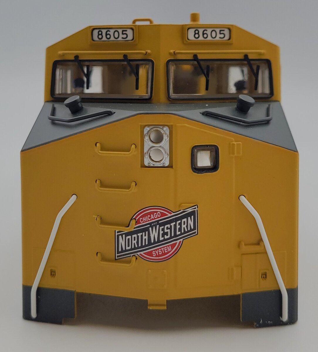 Lionel 39574-2 C&NW Dash 9-44CW Diesel Locomotive Shell #8605