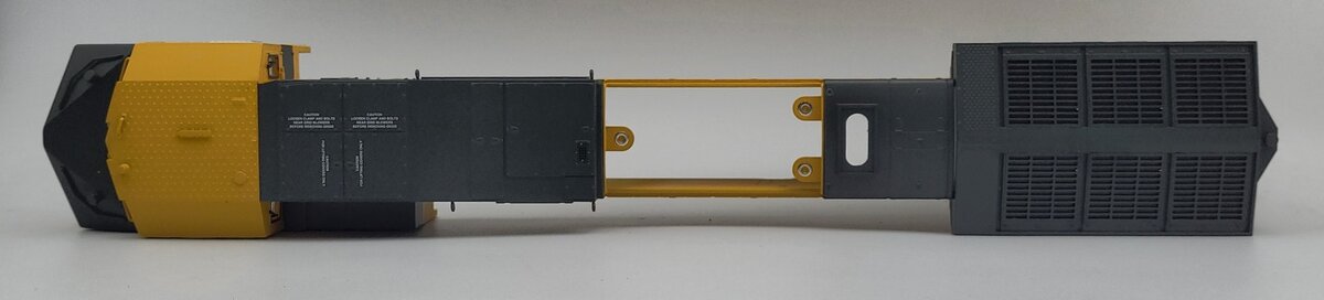 Lionel 39574-2 C&NW Dash 9-44CW Diesel Locomotive Shell #8605