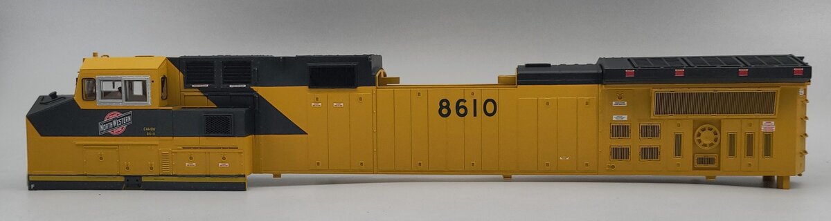Lionel 39575-2 C&NW Dash 9-44CW Diesel Locomotive Shell #8610