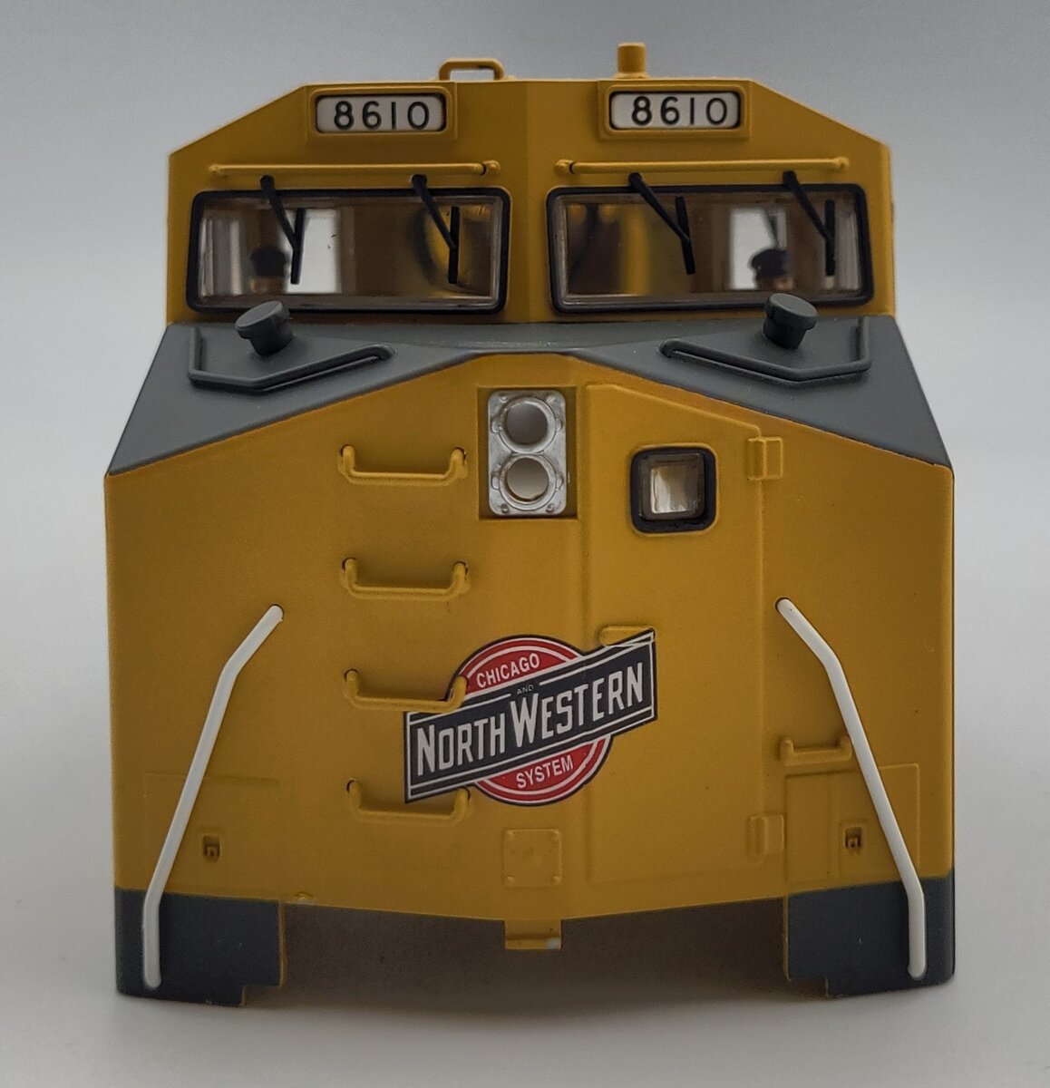 Lionel 39575-2 C&NW Dash 9-44CW Diesel Locomotive Shell #8610