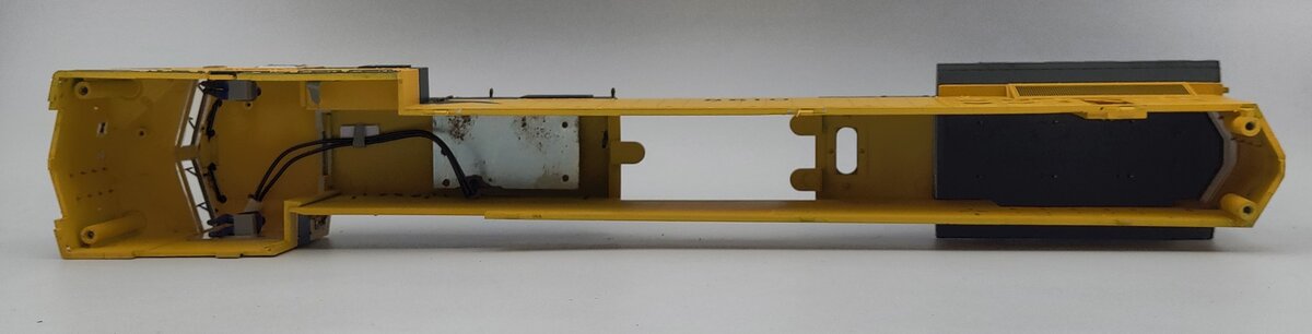 Lionel 39575-2 C&NW Dash 9-44CW Diesel Locomotive Shell #8610