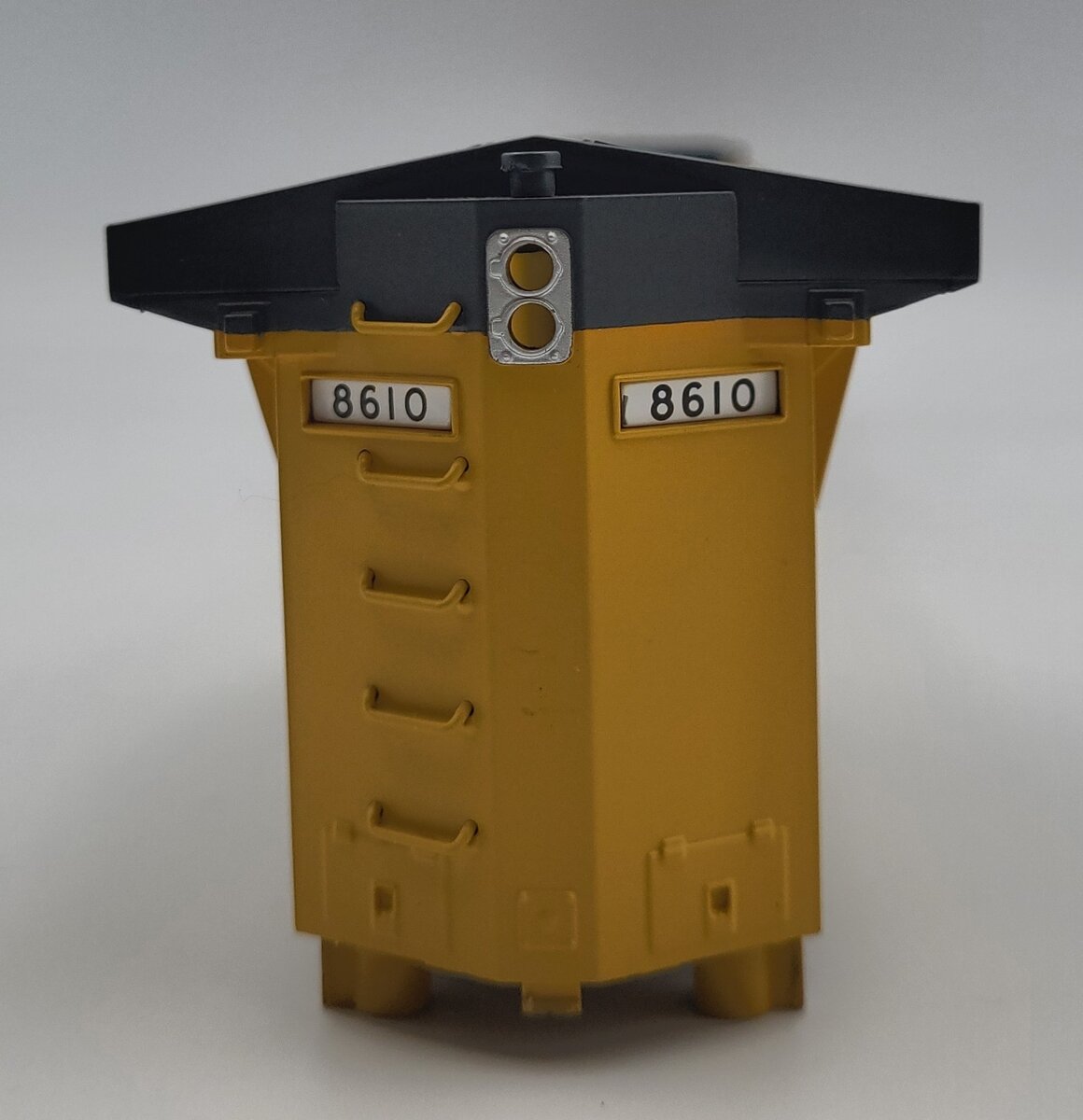 Lionel 39575-2 C&NW Dash 9-44CW Diesel Locomotive Shell #8610
