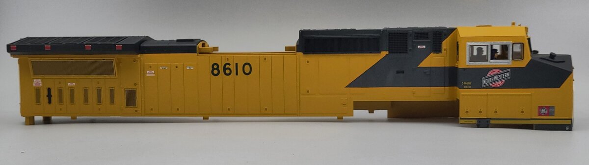 Lionel 39575-2 C&NW Dash 9-44CW Diesel Locomotive Shell #8610