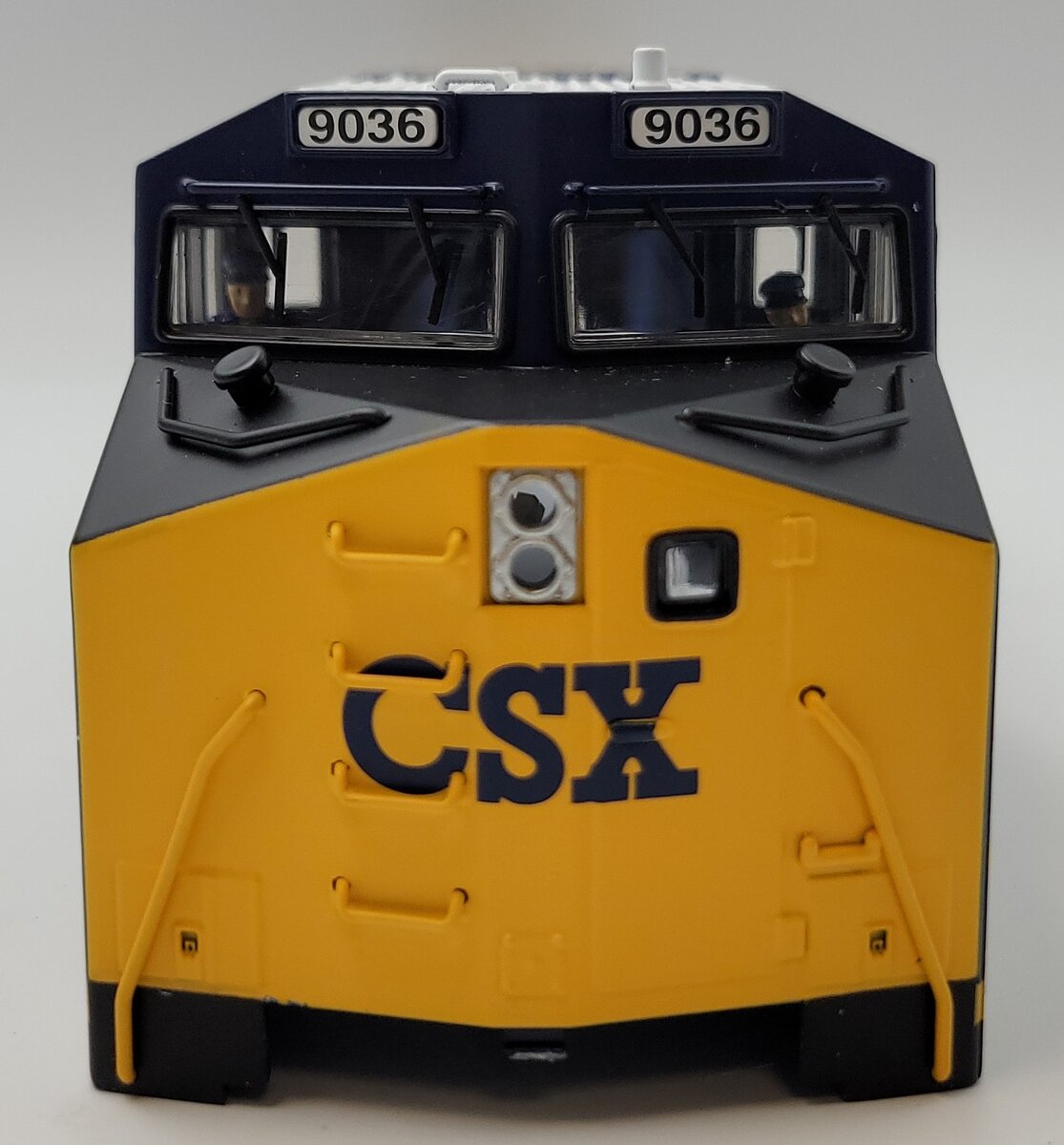 Lionel 39583-2 CSX Legacy DASH-9 Shell #9036
