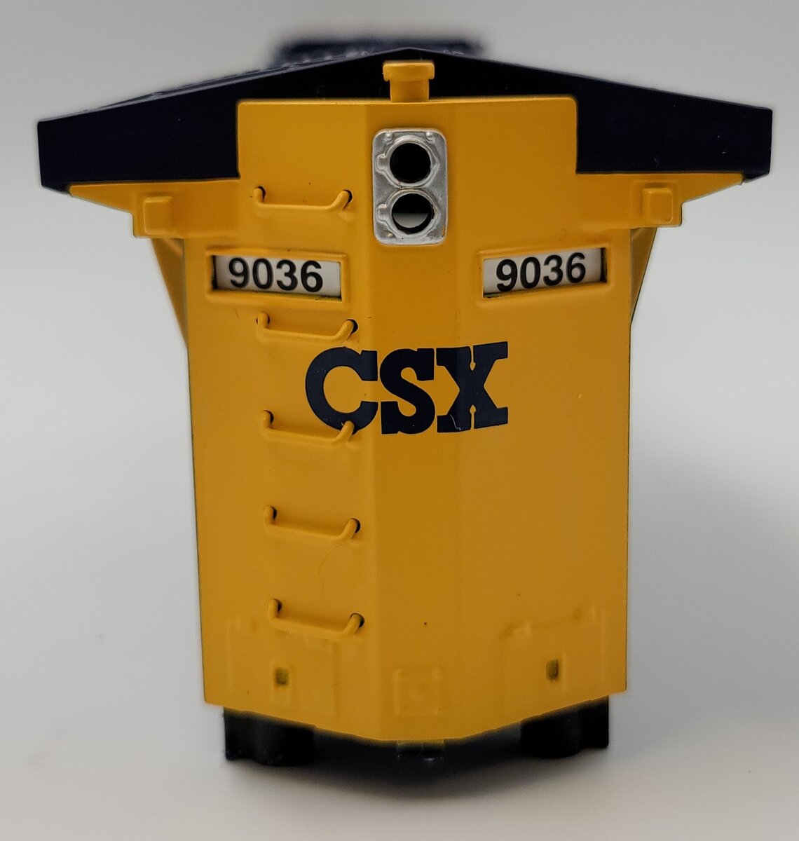 Lionel 39583-2 CSX Legacy DASH-9 Shell #9036