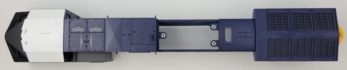Lionel 39583-2 CSX Legacy DASH-9 Shell #9036