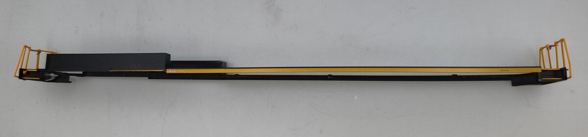 Lionel 39583-3 Plastic CSX Dash 9-44CW Diesel Loco Shell Frame with End Rails
