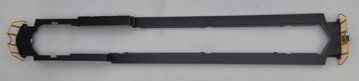 Lionel 39583-3 Plastic CSX Dash 9-44CW Diesel Loco Shell Frame with End Rails