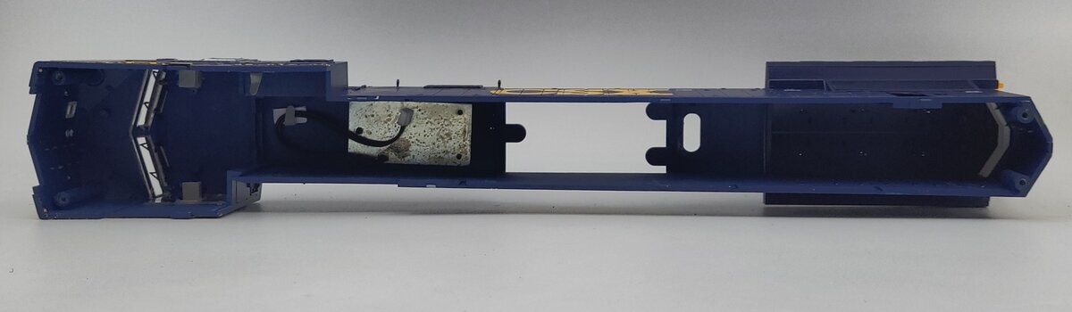 Lionel 39584-2 CSX Dash 9-44CW Diesel Locomotive Shell #9048