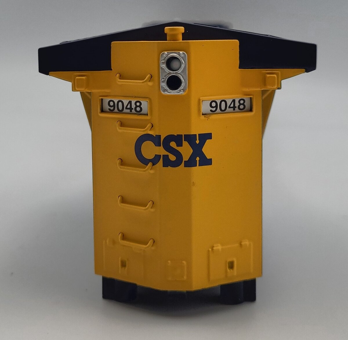 Lionel 39584-2 CSX Dash 9-44CW Diesel Locomotive Shell #9048