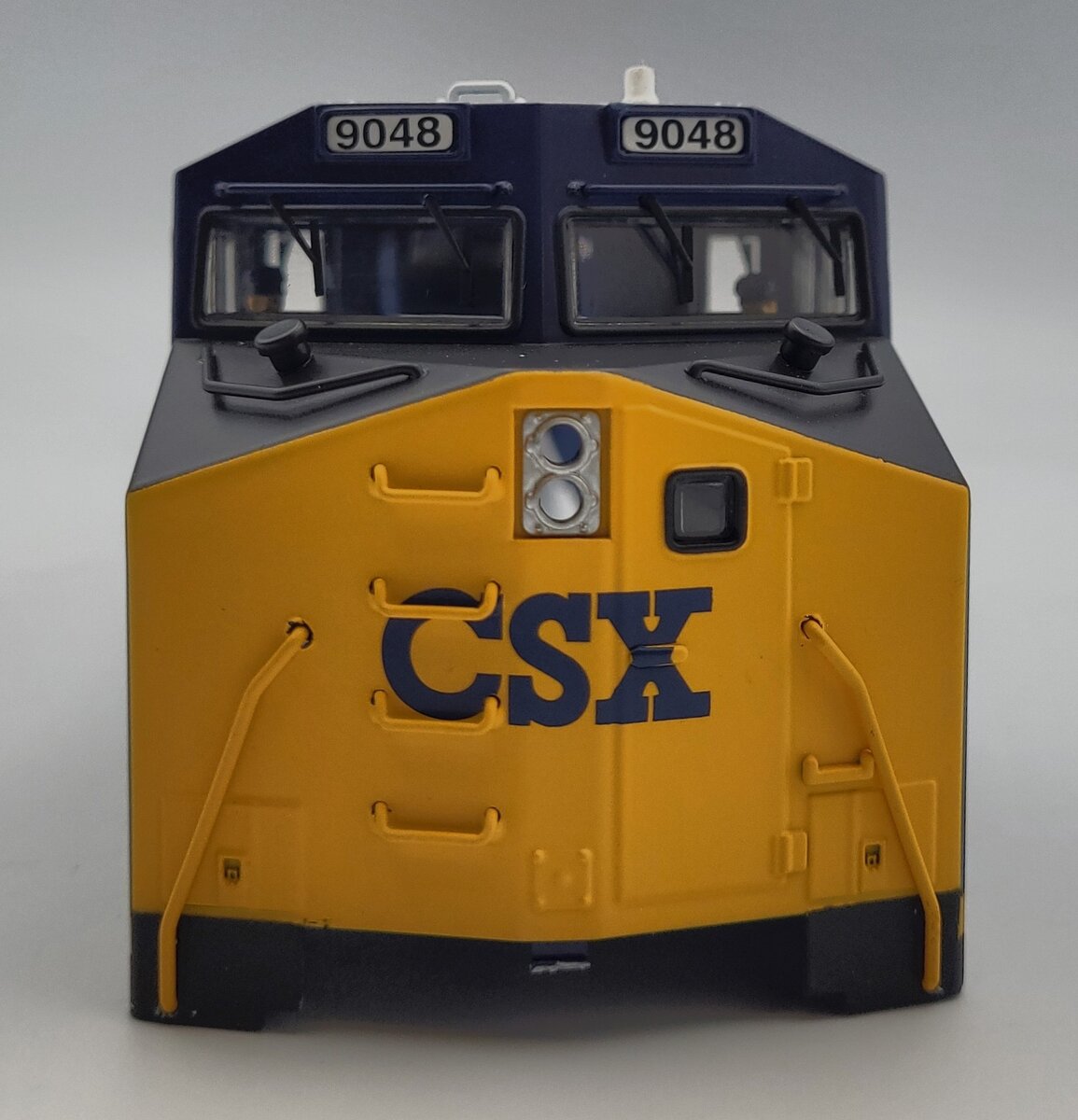 Lionel 39584-2 CSX Dash 9-44CW Diesel Locomotive Shell #9048