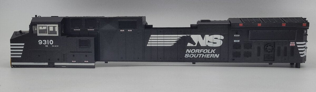 Lionel 39586-2 Norfolk Southern Dash 9-44CW Diesel Locomotive Shell #9310