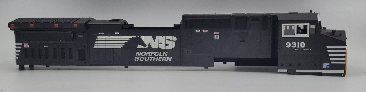 Lionel 39586-2 Norfolk Southern Dash 9-44CW Diesel Locomotive Shell #9310