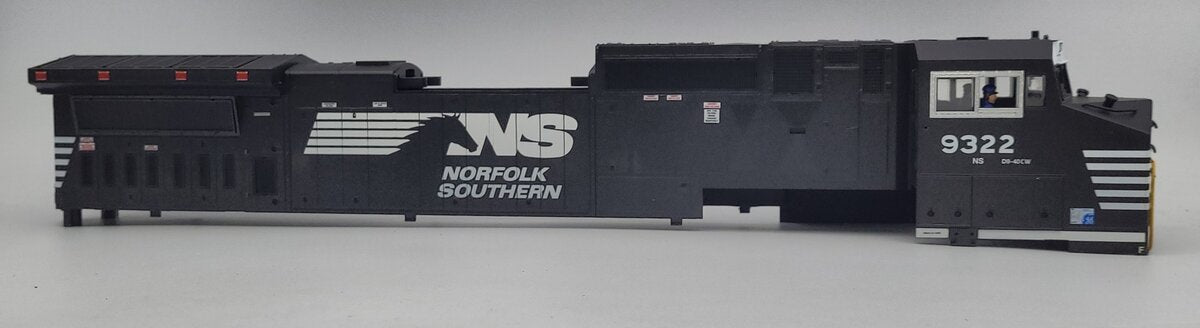 Lionel 39587-2 Norfolk Southern Dash 9-44CW Diesel Locomotive Shell #9322