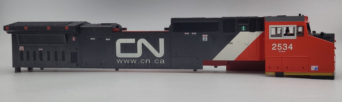 Lionel 39589-2 Canadian National Dash-9 Diesel Locomotive Shell #2534