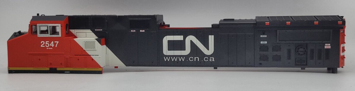 Lionel 39590-2 Canadian National Dash-9 Diesel Locomotive Shell #2547