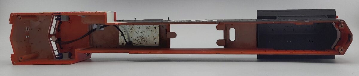 Lionel 39590-2 Canadian National Dash-9 Diesel Locomotive Shell #2547