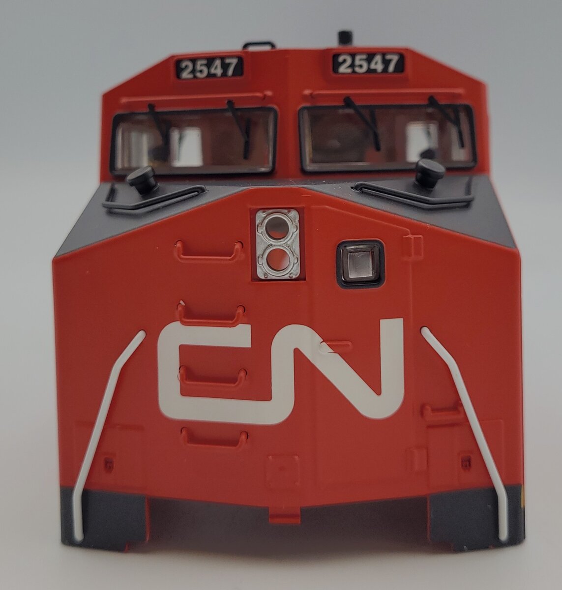 Lionel 39590-2 Canadian National Dash-9 Diesel Locomotive Shell #2547