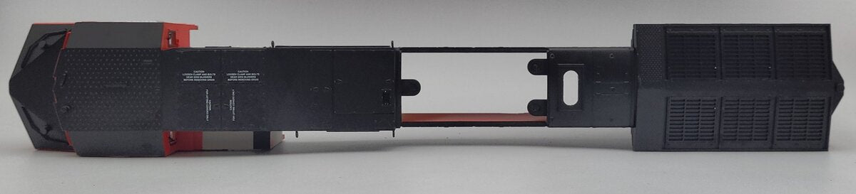 Lionel 39590-2 Canadian National Dash-9 Diesel Locomotive Shell #2547