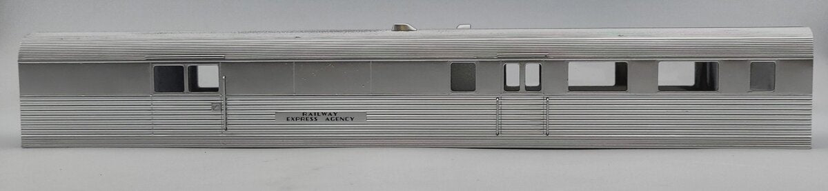 Lionel 38862-2 CB&Q REA Pioneer Zephyr Combine Passenger Car Shell