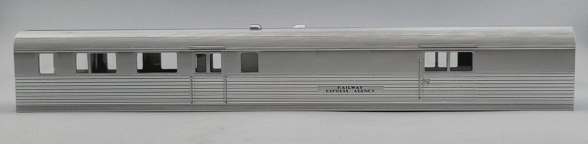 Lionel 38862-2 CB&Q REA Pioneer Zephyr Combine Passenger Car Shell