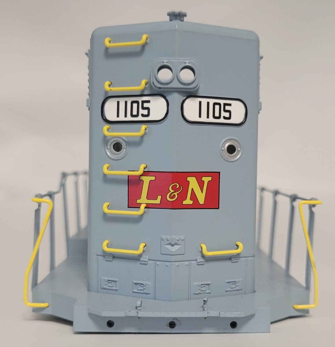 Lionel 38865-2 Louisville and Nashville GP-35 Diesel Locomotive Shell #1105