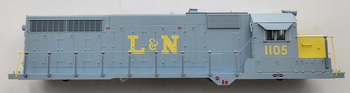 Lionel 38865-2 Louisville and Nashville GP-35 Diesel Locomotive Shell #1105
