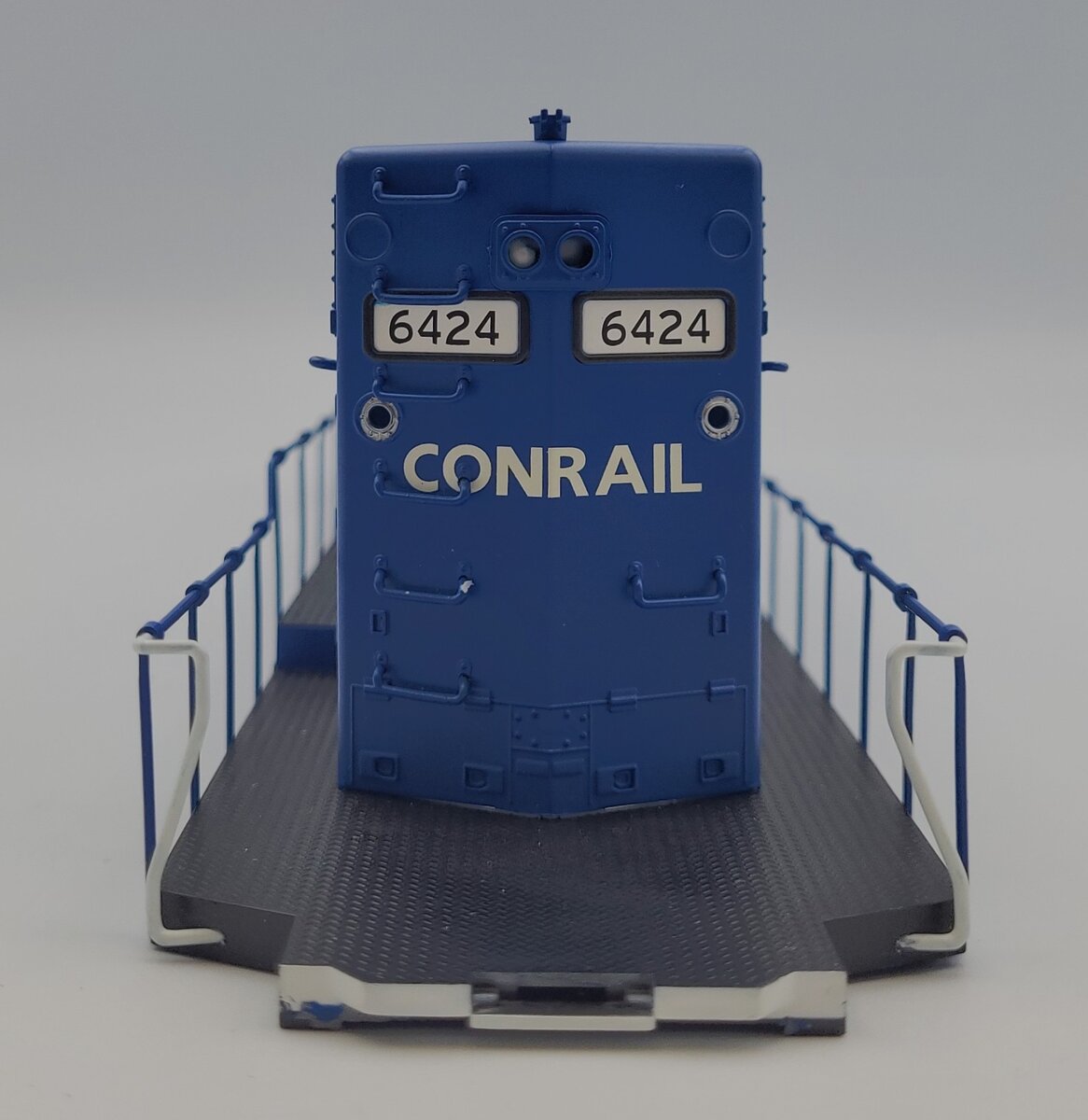 Lionel 38933-2 Conrail SD40-2 Diesel Locomotive Shell #6424
