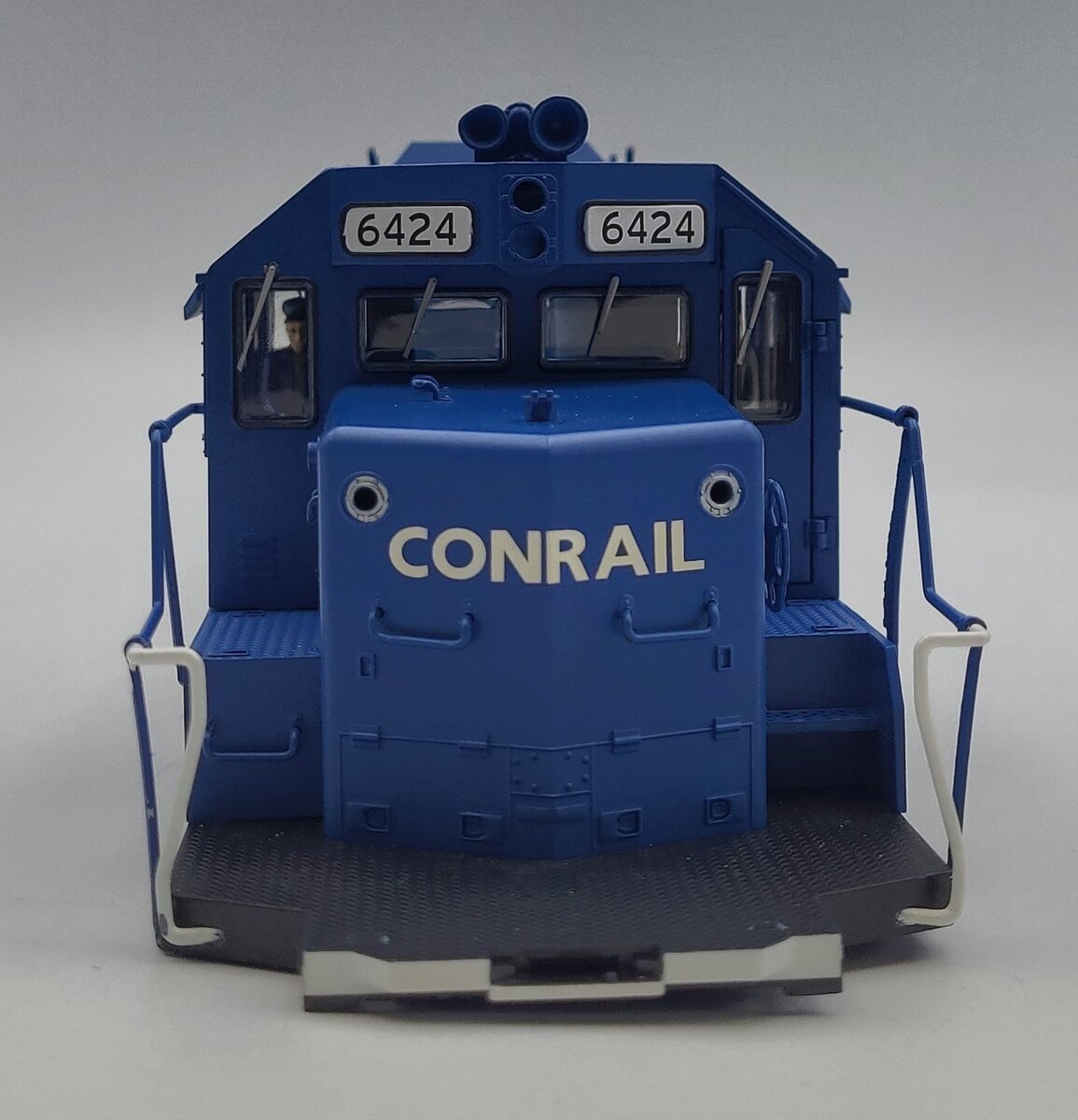 Lionel 38933-2 Conrail SD40-2 Diesel Locomotive Shell #6424