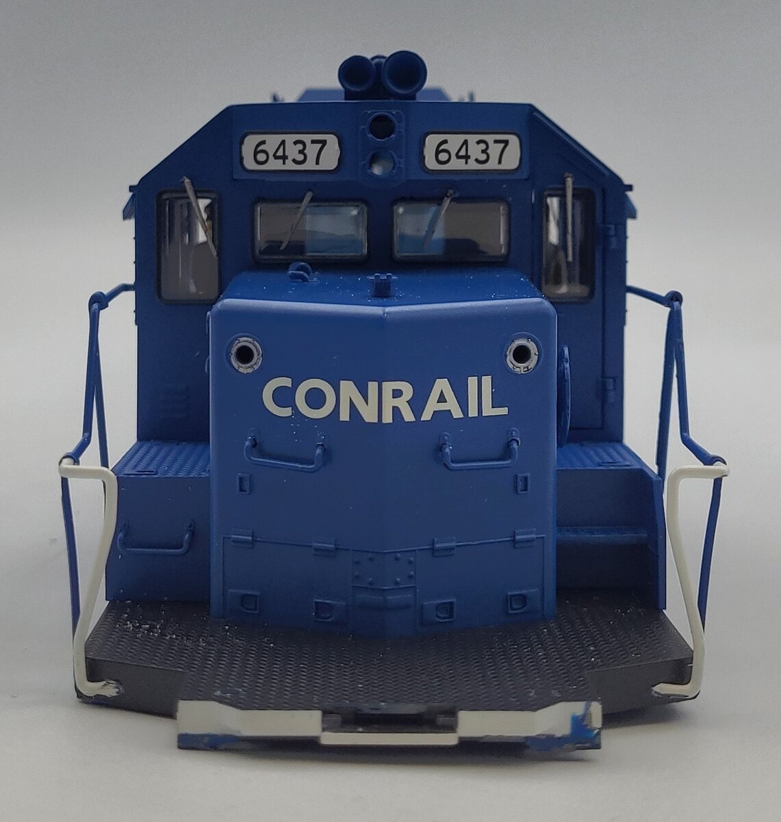Lionel 38934-2 Conrail SD40-2 Diesel Locomotive Shell #6437