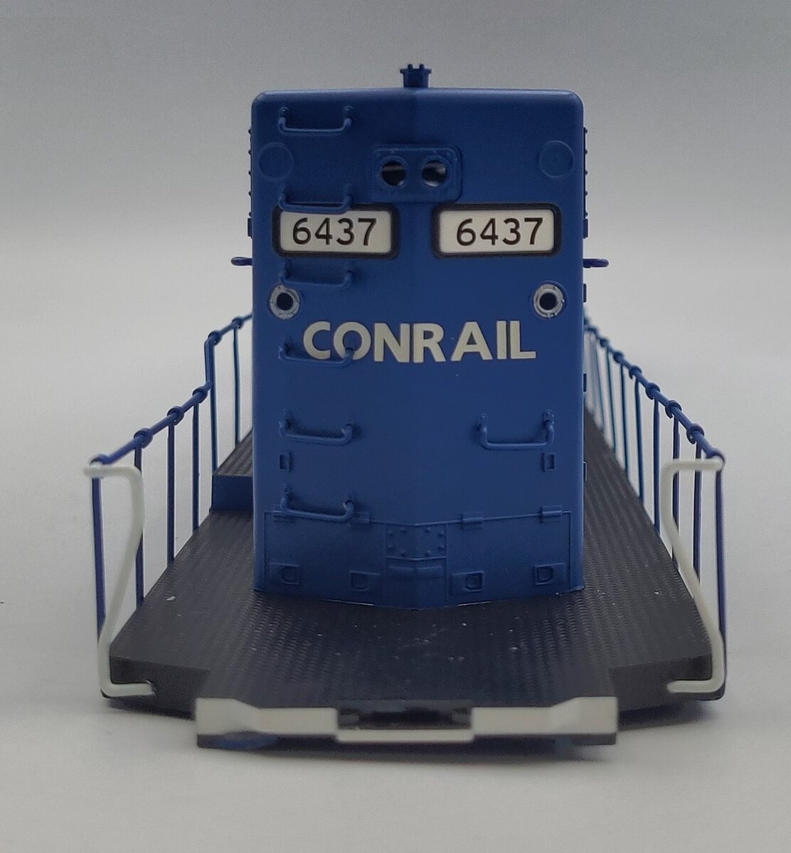 Lionel 38934-2 Conrail SD40-2 Diesel Locomotive Shell #6437