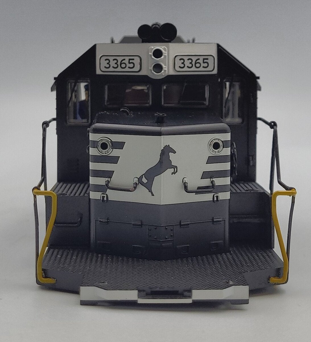 Lionel 38940-2 Norfolk Southern SD40-2 Diesel Locomotive Shell #3365