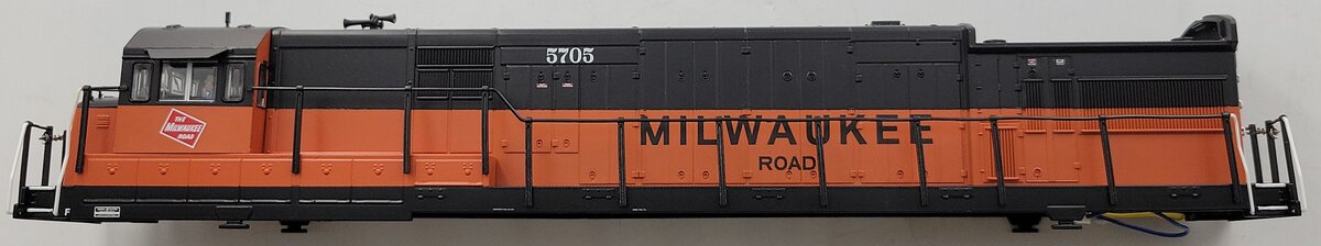 American Flyer 42516-2 Milwaukee Road Legacy U-33C Diesel Locomotive Shell #5705