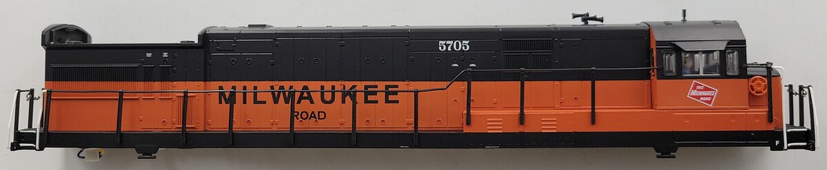 American Flyer 42516-2 Milwaukee Road Legacy U-33C Diesel Locomotive Shell #5705