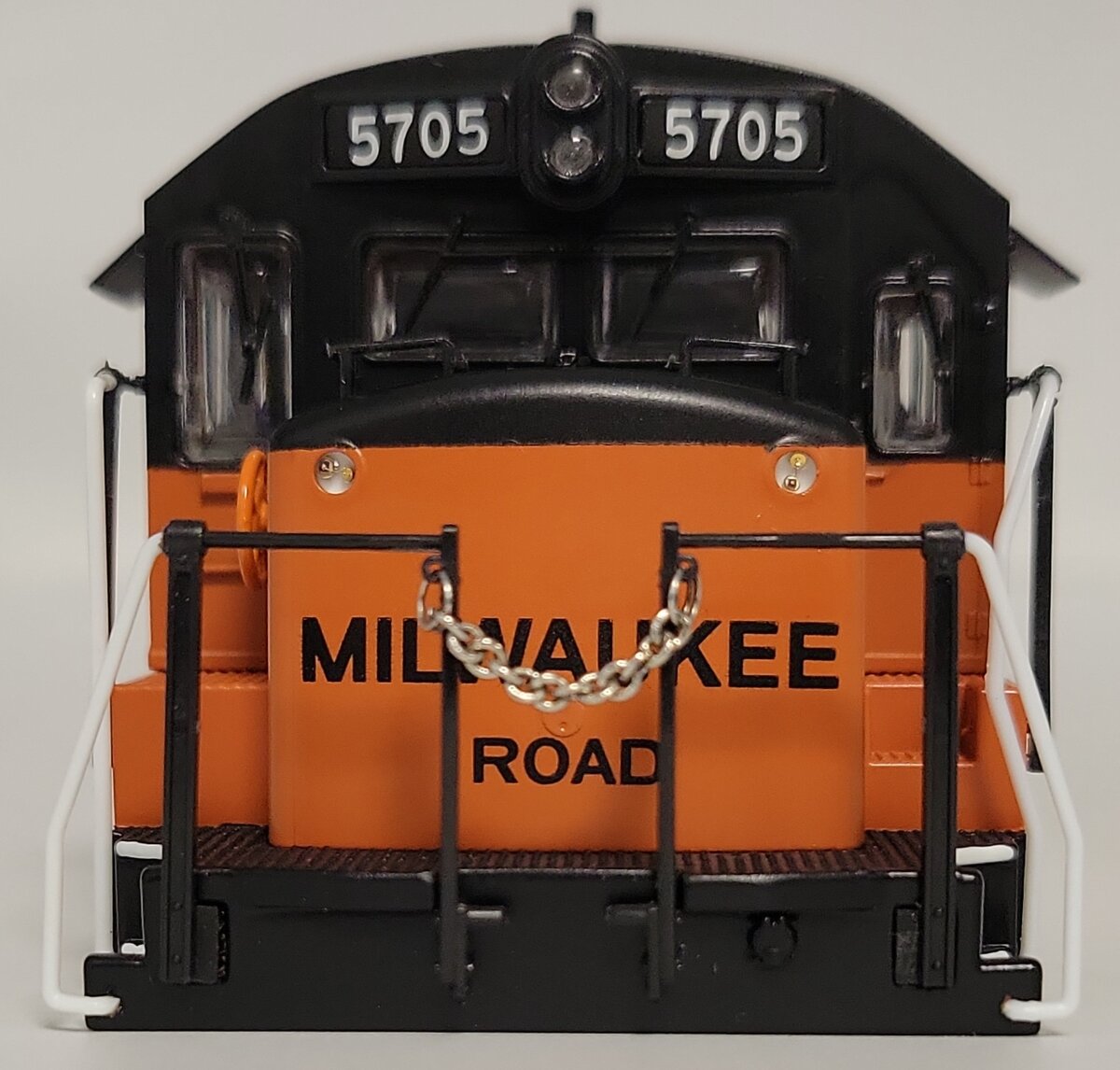 American Flyer 42516-2 Milwaukee Road Legacy U-33C Diesel Locomotive Shell #5705