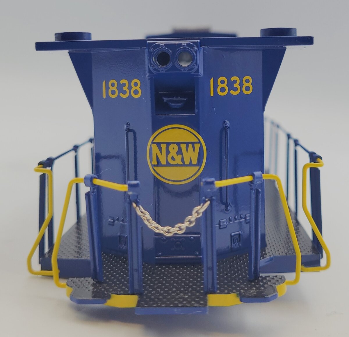 Lionel 38958-2 N&W NS Heritage ES44AC Diesel Locomotive Body Shell #1838