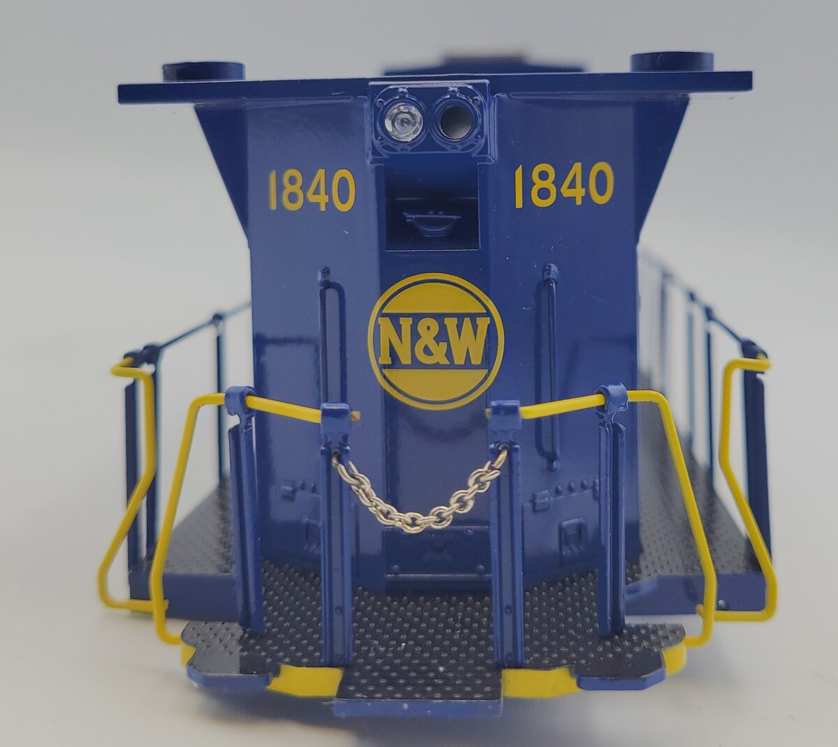 Lionel 38959-2 N&W NS Heritage ES44AC Diesel Locomotive Body Shell #1840