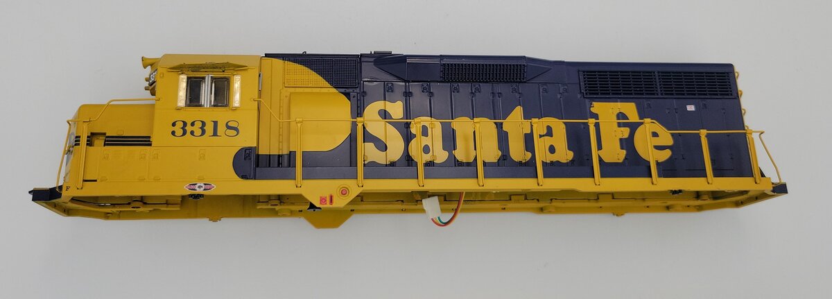 Lionel 38976-2 Atchison Topeka & Santa Fe Legacy GP35 Diesel Loco Shell #3318