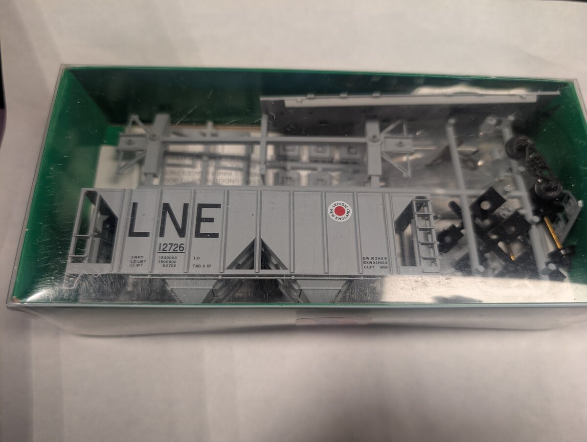 Bowser 56873 HO 70-Ton 2-Bay Covered Hopper Open Side Lehigh New England #12726