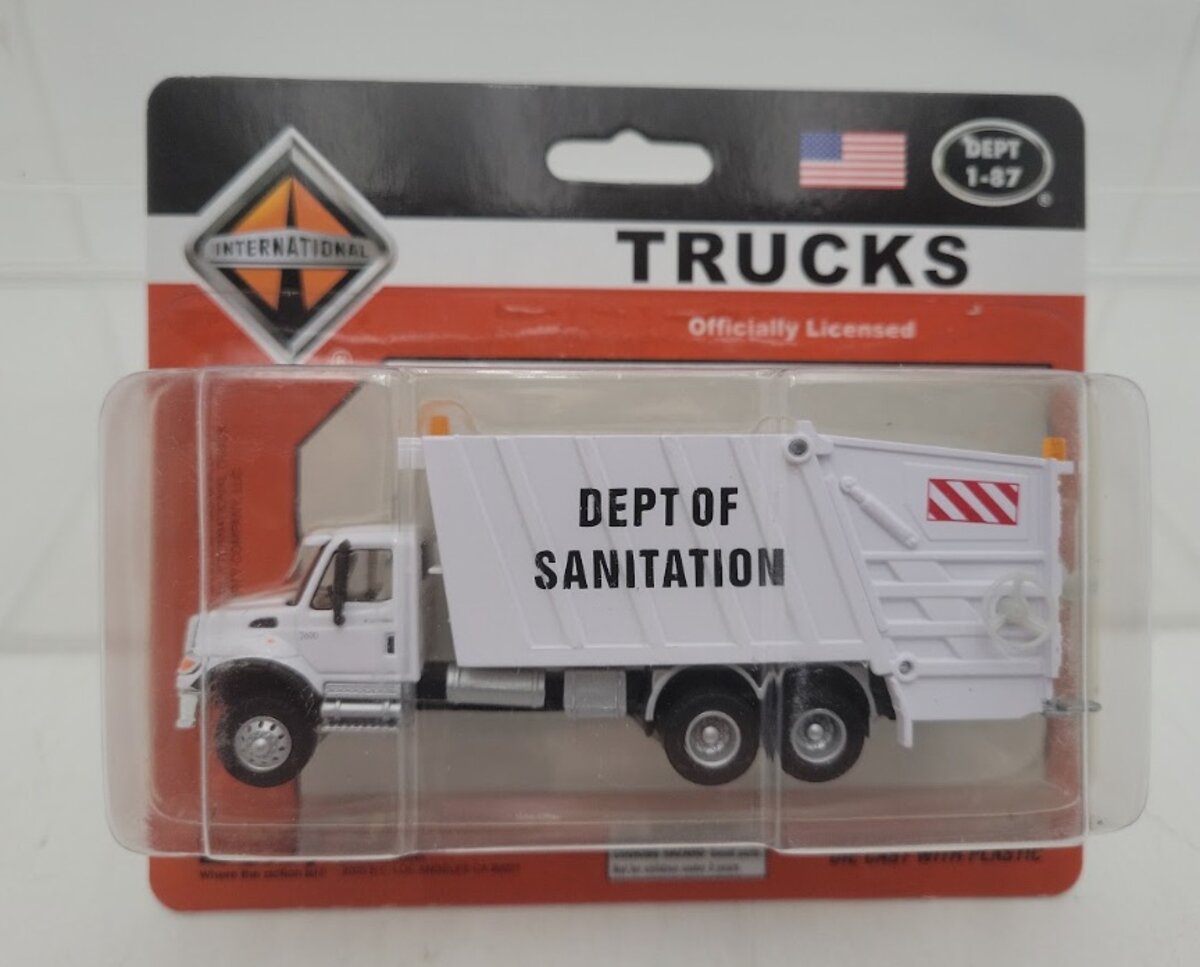 Boley 4507-77 1:87 Scale Dept 1-87 International  White Dept of Sanitation Truck
