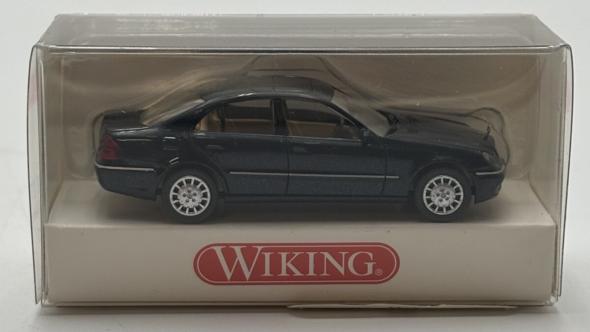 Wiking 21902 1:87 Dark Blue Metallic Mercedes-Benz E-class