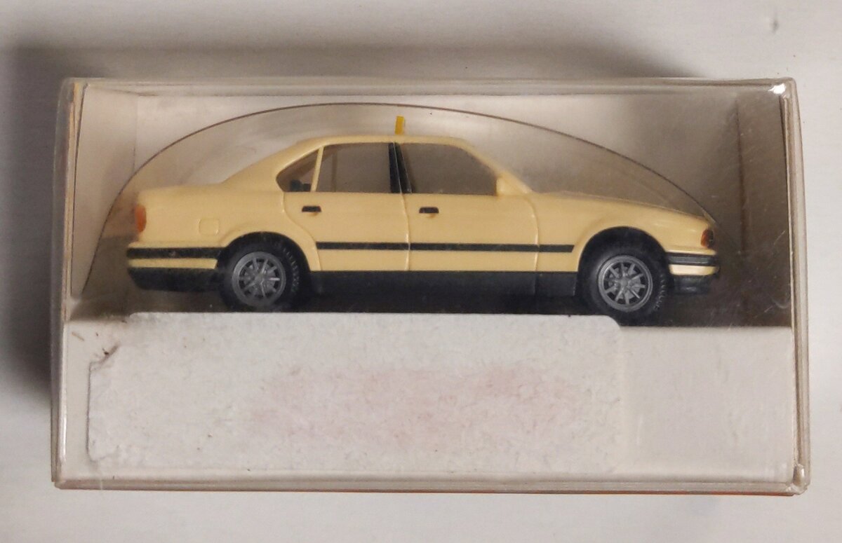 Wiking 1490922 HO Scale Cream Mercedes-Benz 260E Taxi