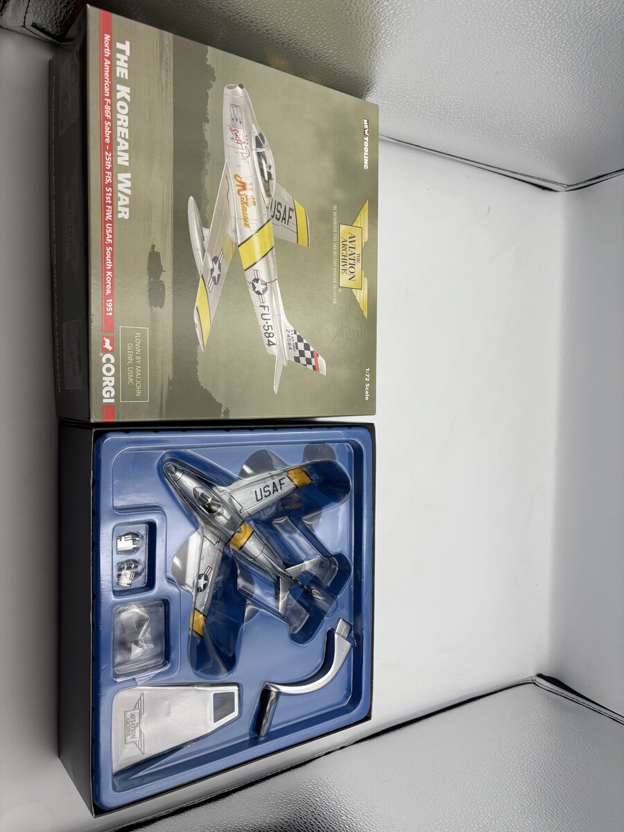 Corgi AA35801 1:72 F-86 Sabre-Glenn USMC