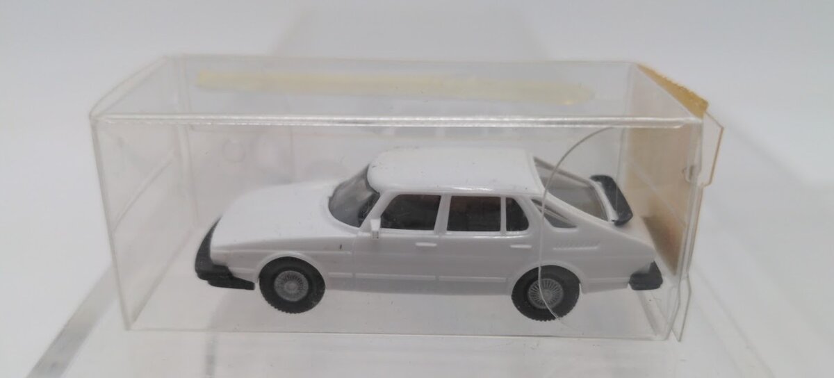 Wiking 215 HO Scale WhiteSaab 900 Turbo Plastic Automobile