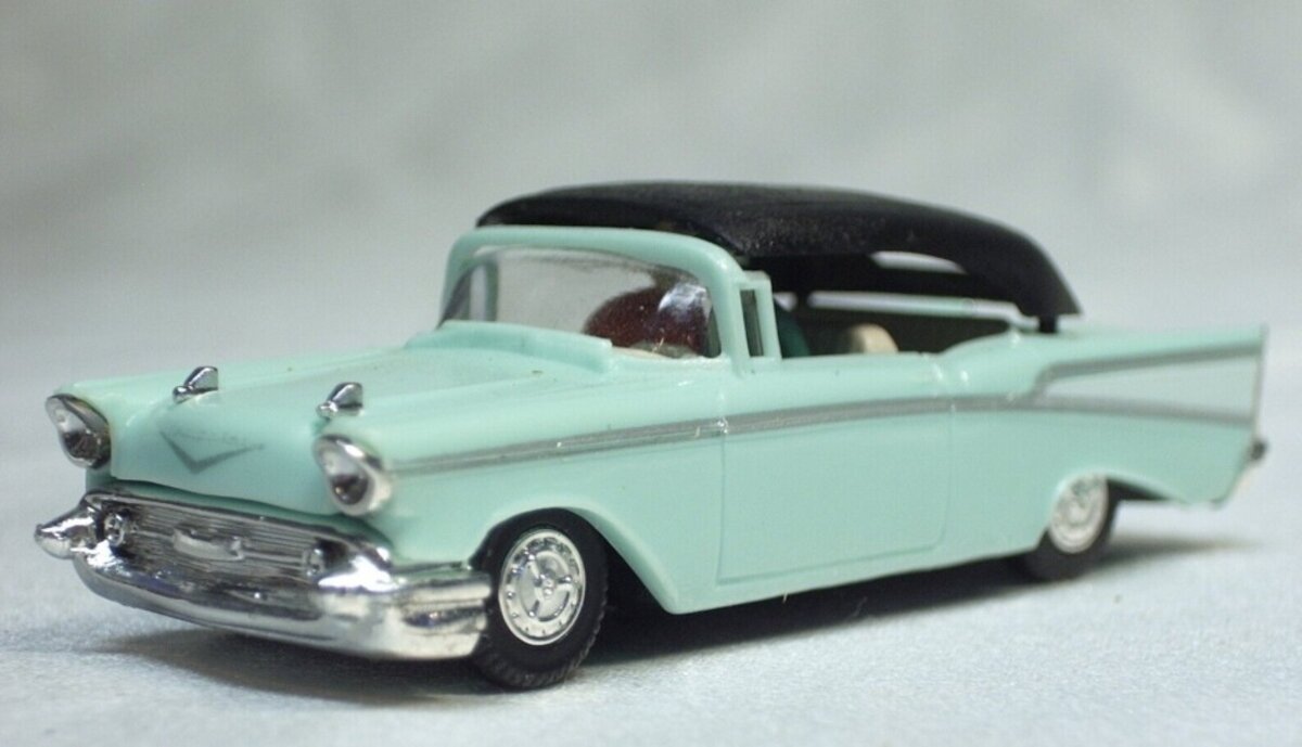 Busch 45006 HO Turquoise W/Black Top 1957 Chevy Bel Air Cabriolet