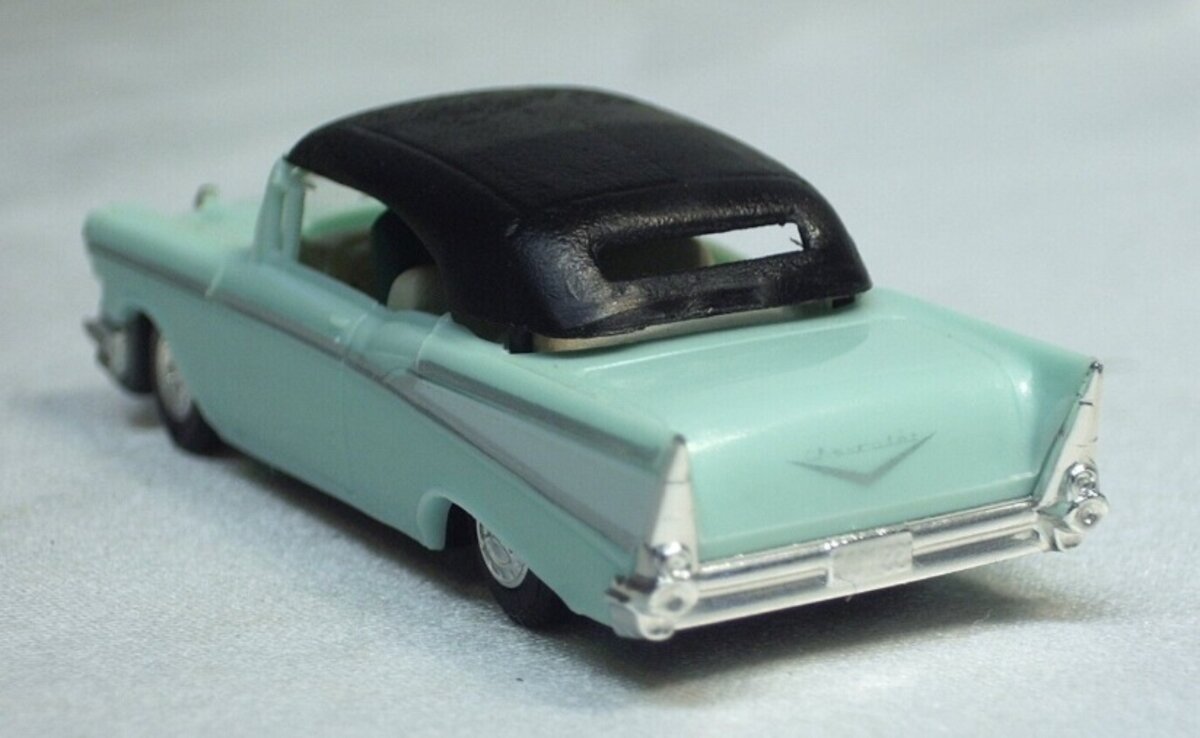 Busch 45006 HO Turquoise W/Black Top 1957 Chevy Bel Air Cabriolet