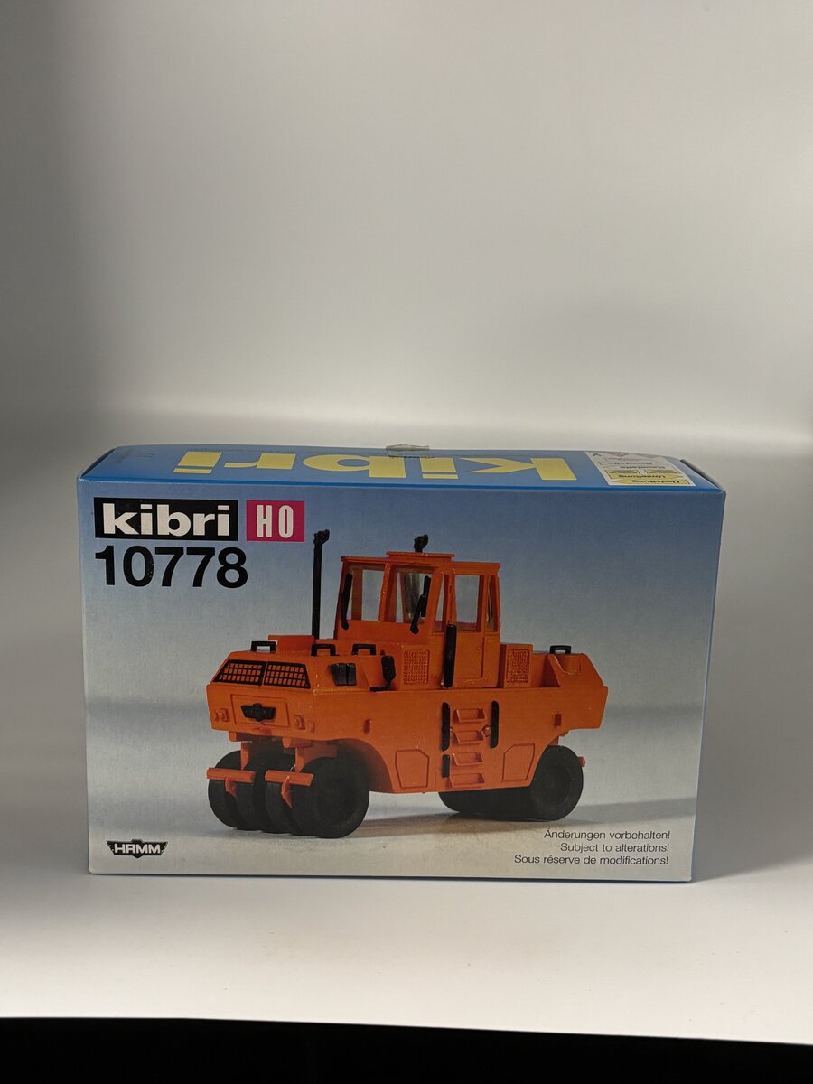 Kibri 10778 1:87 Compacting Red Roller Hamm